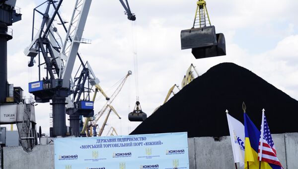 Разгрузка угля в одесском порту Южный Разгрузка угля в одесском порту Южный