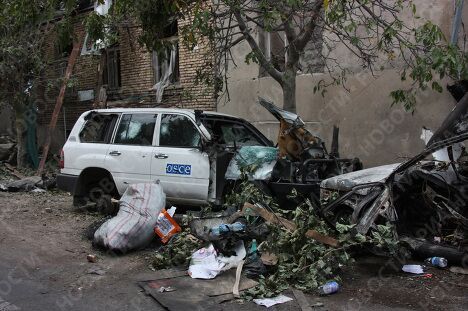 Около офиса ОБСЕ в Цхинвали Около офиса ОБСЕ в Цхинвали
