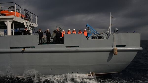 Экипаж спасательного судна Игорь Белоусов во время учений Морское взаимодействие - 2017. 22 сентября 2017 Экипаж спасательного судна Игорь Белоусов во время учений Морское взаимодействие - 2017. 22 сентября 2017