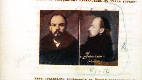 Экспонаты, представленные на историко-документальной выставке Ленин в Выставочном зале федеральных архивов в Москве Экспонаты, представленные на историко-документальной выставке Ленин в Выставочном зале федеральных архивов в Москве
