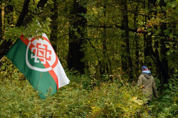 Вход в священную рощу, где последователи традиционной марийской религии проводят благодатное моление Вход в священную рощу, где последователи традиционной марийской религии проводят благодатное моление