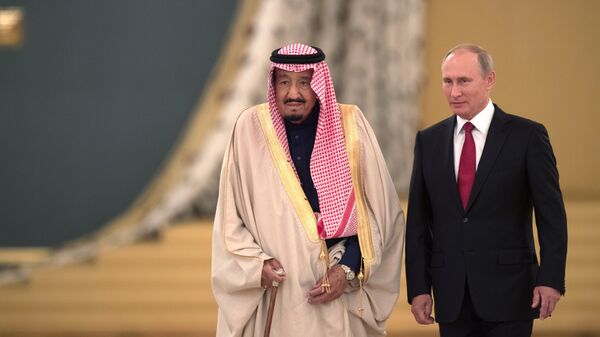 Президент РФ Владимир Путин и король Саудовской Аравии Сальман Бен Абдель Азиз Аль Сауд во время встреч. 5 октября 2017 Президент РФ Владимир Путин и король Саудовской Аравии Сальман Бен Абдель Азиз Аль Сауд во время встреч. 5 октября 2017