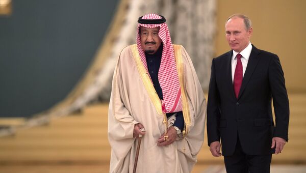 Президент РФ Владимир Путин и король Саудовской Аравии Сальман Бен Абдель Азиз Аль Сауд во время встреч. 5 октября 2017 Президент РФ Владимир Путин и король Саудовской Аравии Сальман Бен Абдель Азиз Аль Сауд во время встреч. 5 октября 2017