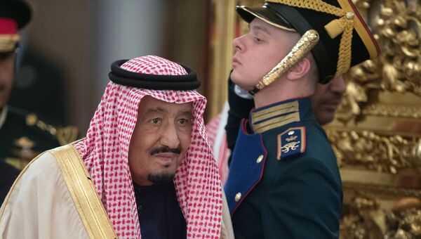 Король Саудовской Аравии Сальман Бен Абдель Азиз Аль Сауд во время встречи с президентом РФ Владимиром Путиным. 5 октября 2017 Король Саудовской Аравии Сальман Бен Абдель Азиз Аль Сауд во время встречи с президентом РФ Владимиром Путиным. 5 октября 2017