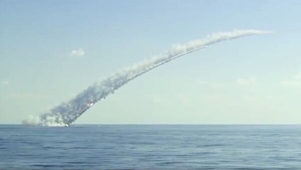 Запуск ракет Калибр с российских подлодок по объектам террористов в Сирии Запуск ракет Калибр с российских подлодок по объектам террористов в Сирии
