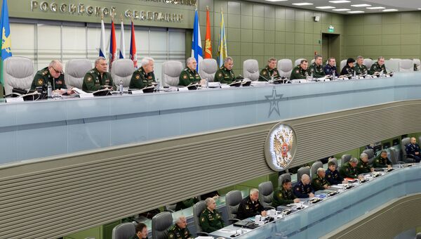 Министр обороны РФ Сергей Шойгу во время очередного селекторного совещания с руководящим составом Вооруженных Сил в Национальном центре управления обороной страны. 6 октября 2017 Министр обороны РФ Сергей Шойгу во время очередного селекторного совещания с руководящим составом Вооруженных Сил в Национальном центре управления обороной страны. 6 октября 2017