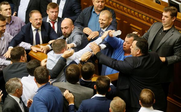 Депутаты на заседании Верховной рады Украины в Киеве Депутаты на заседании Верховной рады Украины в Киеве
