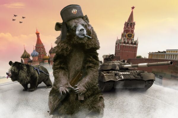 Русский медведь на красной площади Русский медведь на красной площади