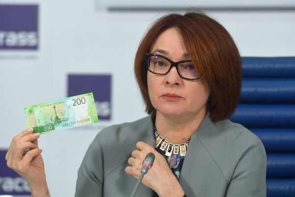 Председатель Центрального банка РФ Эльвира Набиуллина на презентации новых банкнот Банка России номиналом 200 и 2000 рублей в Москве Председатель Центрального банка РФ Эльвира Набиуллина на презентации новых банкнот Банка России номиналом 200 и 2000 рублей в Москве