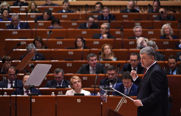 Президент Украины Петр Порошенко во время выступления на заседании ПАСЕ в Страсбурге. 11 октября 2017 Президент Украины Петр Порошенко во время выступления на заседании ПАСЕ в Страсбурге. 11 октября 2017