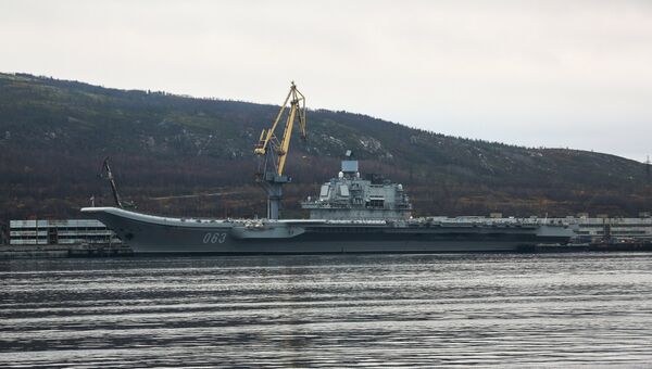 Тяжёлый авианесущий крейсер (ТАВКР) Адмирал Флота Советского Союза Кузнецов на причале в Кольском заливе в Мурманской области. Архивное фото Тяжёлый авианесущий крейсер (ТАВКР) Адмирал Флота Советского Союза Кузнецов на причале в Кольском заливе в Мурманской области. Архивное фото