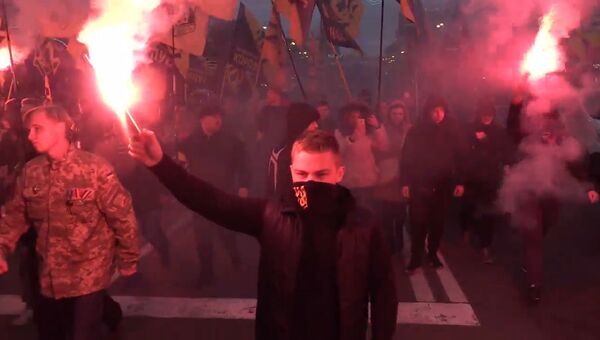 Факельное шествие, фаеры и лозунги во славу Бандеры: марш националистов в Киеве Факельное шествие, фаеры и лозунги во славу Бандеры: марш националистов в Киеве