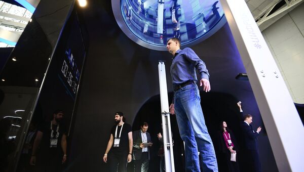 Посетители на выставке, проходящей в рамках международного форума Открытые Инновации- 2017. 16 октября 2017 Посетители на выставке, проходящей в рамках международного форума Открытые Инновации- 2017. 16 октября 2017