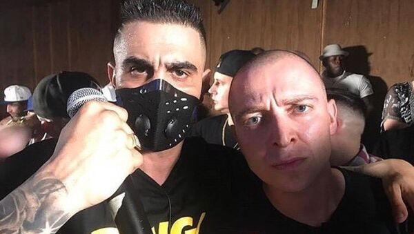 Oxxxymiron и Dizaster во время рэп-баттла в Лос-Анджелесе Oxxxymiron и Dizaster во время рэп-баттла в Лос-Анджелесе