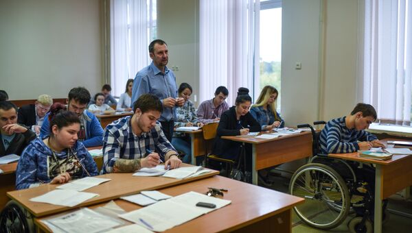 Студенты на занятиях Студенты на занятиях