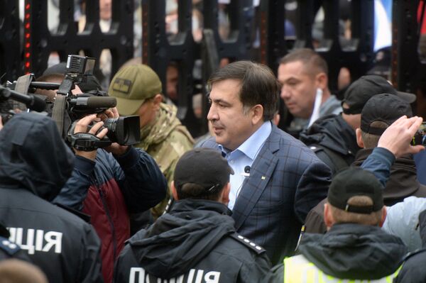 Михаил Саакашвили на акции протеста в Киеве Михаил Саакашвили на акции протеста в Киеве