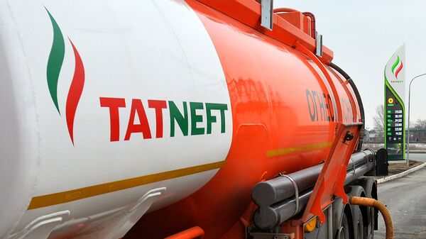 Логотип компании Татнефть на АЗС Логотип компании Татнефть на АЗС