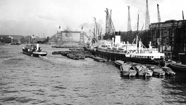 Торговые суда в Лондоне, 1939 год Торговые суда в Лондоне, 1939 год