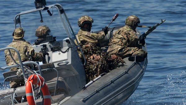 Морской спецназ на генеральной репетиции парада кораблей и военно-спортивного праздника, посвященных Дню Военно-морского флота России, во Владивостоке Морской спецназ на генеральной репетиции парада кораблей и военно-спортивного праздника, посвященных Дню Военно-морского флота России, во Владивостоке