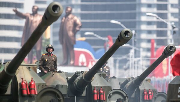 122-мм самоходные пушки М-1991 на бронированном шасси Чучхе-по Корейской народной армии во время парада в Пхеньяне 122-мм самоходные пушки М-1991 на бронированном шасси Чучхе-по Корейской народной армии во время парада в Пхеньяне