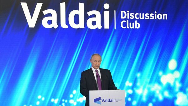 Президент РФ Владимир Путин выступает на итоговой сессии Международного дискуссионного клуба Валдай. 19 октября 2017 Президент РФ Владимир Путин выступает на итоговой сессии Международного дискуссионного клуба Валдай. 19 октября 2017