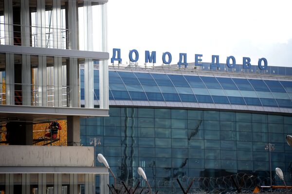 Рабочий на территории строительства нового терминала аэропорта Домодедово Рабочий на территории строительства нового терминала аэропорта Домодедово