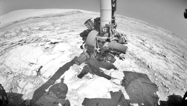 Первые кадры пробного бурения, которое осуществил марсоход Curiosity после поломки его бура Первые кадры пробного бурения, которое осуществил марсоход Curiosity после поломки его бура