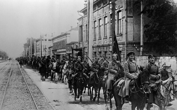 Гражданская война в России 1917-1922 гг. Вступление конных частей Красной Армии в Казань. 1918 год. Гражданская война в России 1917-1922 гг. Вступление конных частей Красной Армии в Казань. 1918 год.