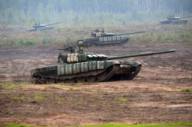 Танки Т-72 Б во время учений