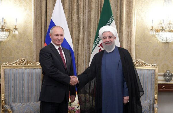 Президент РФ Владимир Путин и президент Ирана Хасан Рухани во время встречи в Тегеране. 1 ноября 2017 Президент РФ Владимир Путин и президент Ирана Хасан Рухани во время встречи в Тегеране. 1 ноября 2017