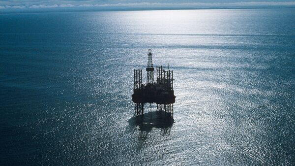 Самоподъемная плавучая буровая установка Ока ведет разработку нефтегазоносных месторождений на шельфе Охотского моря