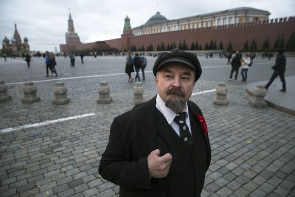 Двойник Ленина Сергей Соловьев на Красной площади в Москве Двойник Ленина Сергей Соловьев на Красной площади в Москве