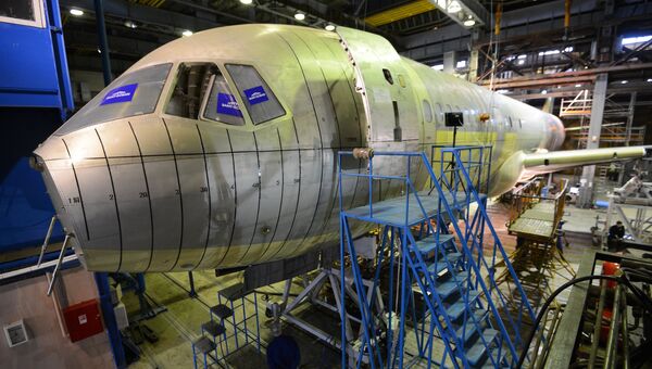 Опытный образец пассажирского самолёта МС-21 в испытательном цехе Центрального аэрогидродинамического института (ЦАГИ) в Московской области Опытный образец пассажирского самолёта МС-21 в испытательном цехе Центрального аэрогидродинамического института (ЦАГИ) в Московской области