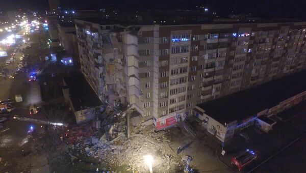 Момент взрыва и последствия обрушения жилого дома в Ижевске Момент взрыва и последствия обрушения жилого дома в Ижевске