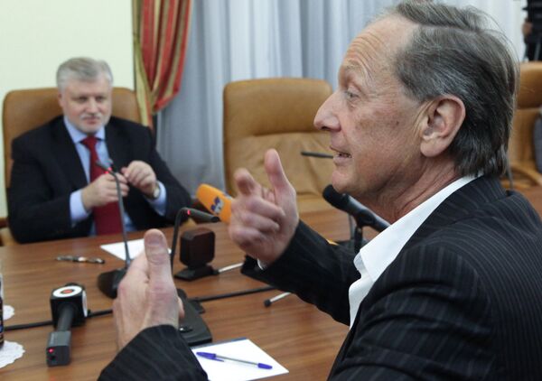 Председатель Совета Федерации РФ Сергей Миронов и сатирик Михаил Задорнов (слева направо) на встрече в Совете Федерации Председатель Совета Федерации РФ Сергей Миронов и сатирик Михаил Задорнов (слева направо) на встрече в Совете Федерации
