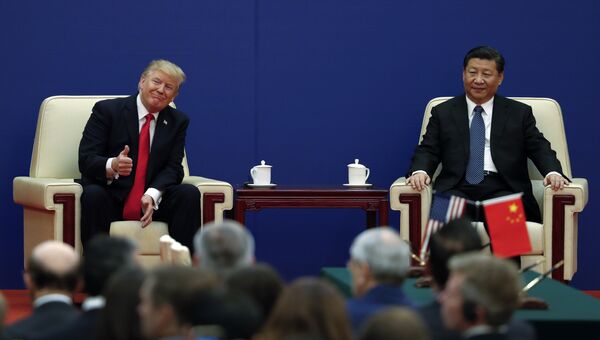 Президент США Дональд Трамп и президент Китая Си Цзиньпин во время делового мероприятия в Большом зале народа в Пекине. 9 ноября 2017 года Президент США Дональд Трамп и президент Китая Си Цзиньпин во время делового мероприятия в Большом зале народа в Пекине. 9 ноября 2017 года