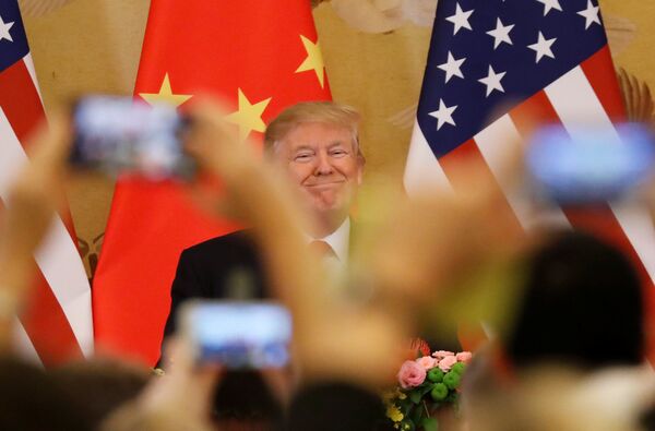 Президент США Дональд Трамп во время визита в Китай. 9 ноября 2017 года Президент США Дональд Трамп во время визита в Китай. 9 ноября 2017 года