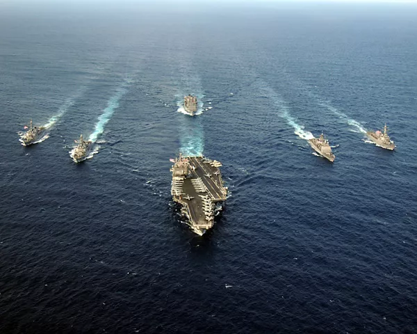 Американская ударная авианосная группа во главе с USS Enterprise (CVN 65) в Атлантическом океане Американская ударная авианосная группа во главе с USS Enterprise (CVN 65) в Атлантическом океане