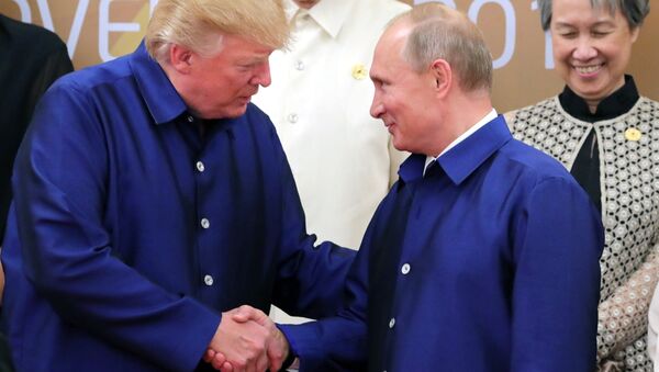 Владимир Путин и Дональд Трамп на саммите АТЭС во Вьетнаме. 10 ноября 2017 Владимир Путин и Дональд Трамп на саммите АТЭС во Вьетнаме. 10 ноября 2017