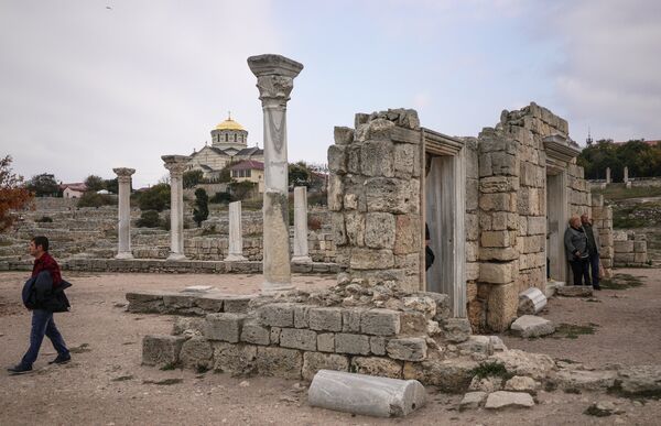 Руины на территории национального заповедника Херсонес Таврический в Севастополе Руины на территории национального заповедника Херсонес Таврический в Севастополе