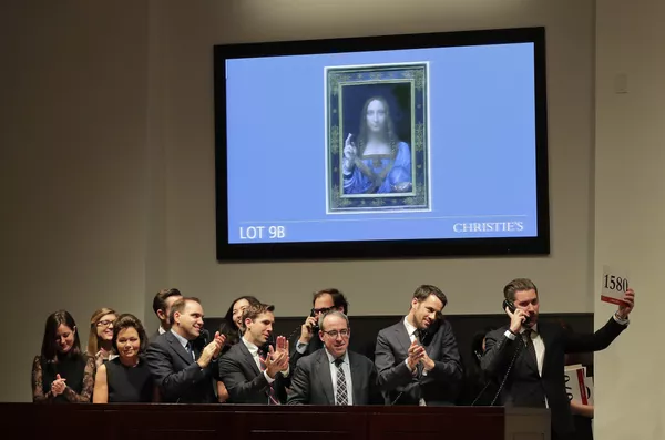 Продажа картины Леонардо да Винчи Спаситель мира на аукционе в Christie's в Нью-Йорке. 15 ноября 2017