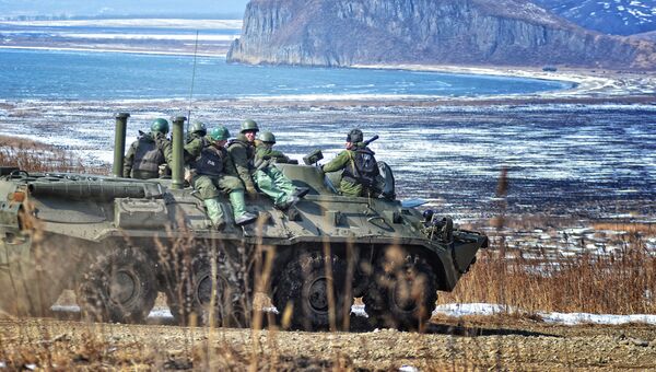 Морские пехотинцы десантно-штурмовой роты на учениях соединений морской пехоты Тихоокеанского флота Морские пехотинцы десантно-штурмовой роты на учениях соединений морской пехоты Тихоокеанского флота