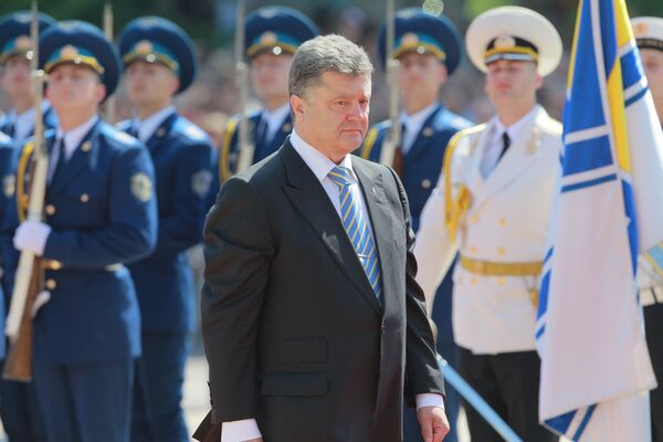 Президент Украины Петр Порошенко после инаугурации на Софийской площади в Киеве Президент Украины Петр Порошенко после инаугурации на Софийской площади в Киеве