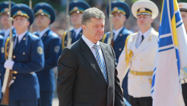 Президент Украины Петр Порошенко после инаугурации на Софийской площади в Киеве Президент Украины Петр Порошенко после инаугурации на Софийской площади в Киеве