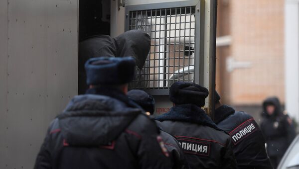 Подозреваемый в перестрелке в деловом центре Москва-Сити Эльдар Хамидов перед началом заседания в Пресненском суде Москвы. 22 ноября 2017 Подозреваемый в перестрелке в деловом центре Москва-Сити Эльдар Хамидов перед началом заседания в Пресненском суде Москвы. 22 ноября 2017