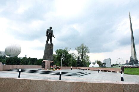 Открылась обновленная Аллея космонавтов Открылась обновленная Аллея космонавтов