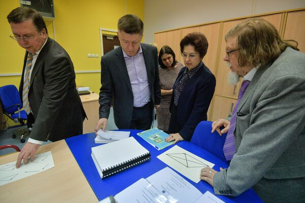 Демонстрация пособий для студентов с нарушениями зрения Демонстрация пособий для студентов с нарушениями зрения