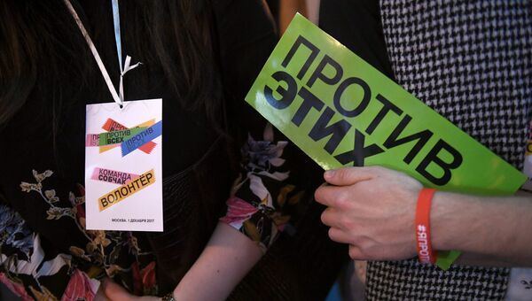 Волонтеры перед началом встречи с телеведущей Ксенией Собчак, заявившей о намерении баллотироваться на пост президента России Волонтеры перед началом встречи с телеведущей Ксенией Собчак, заявившей о намерении баллотироваться на пост президента России