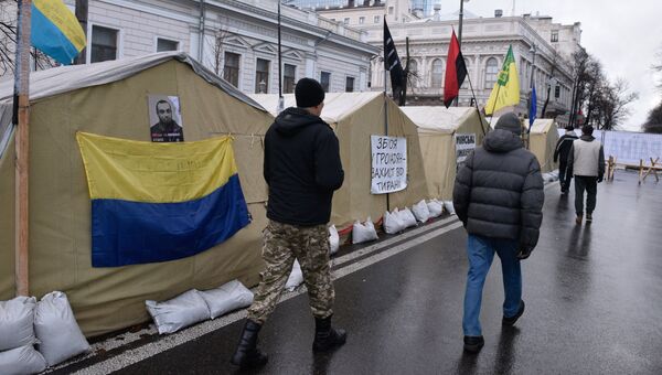 Сторонники Михаила Саакашвили в палаточном городке у здания Верховной Рады Украины Сторонники Михаила Саакашвили в палаточном городке у здания Верховной Рады Украины