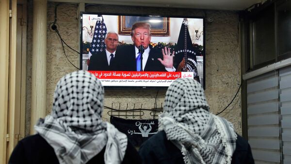 Трансляция выступления президента США Дональда Трампа о признании Иерусалима столицей Израиля в кафе Трансляция выступления президента США Дональда Трампа о признании Иерусалима столицей Израиля в кафе